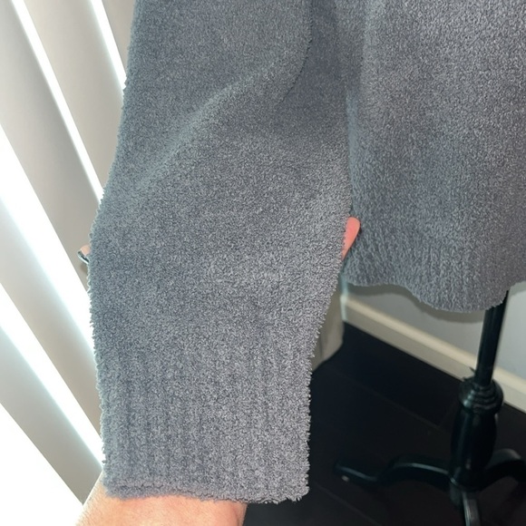 UGG® NWT
Mowery Sweater Knit Polo Sweater size Large - Picture 4 of 10